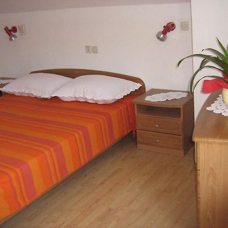 Apartments & Room Nina Korcula Town Bagian luar foto