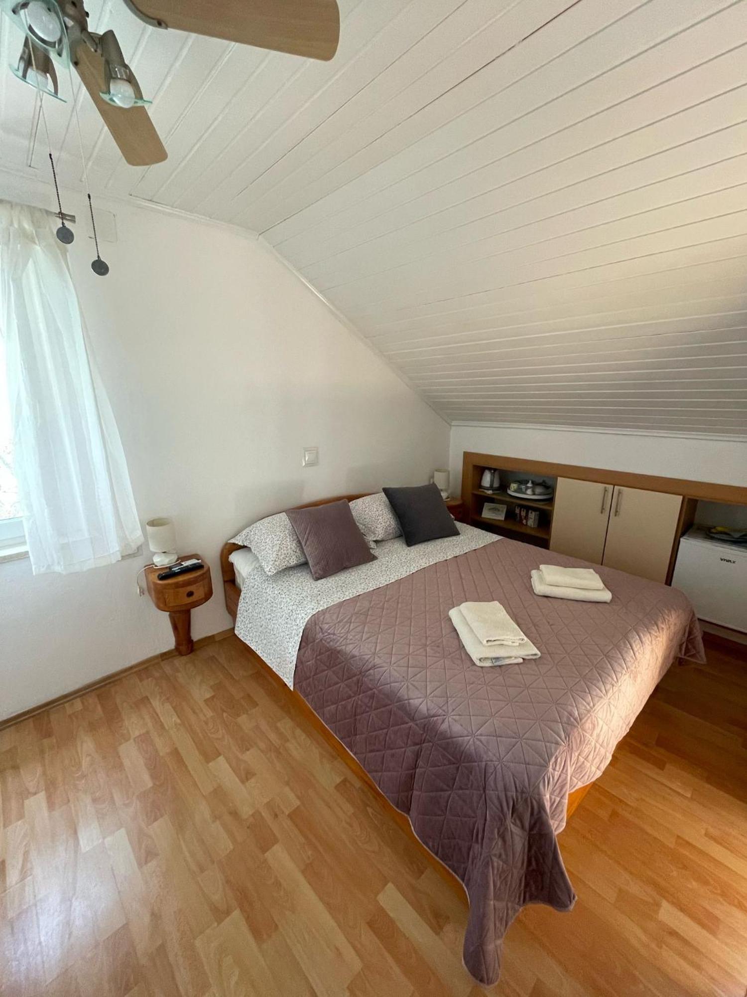Apartments & Room Nina Korcula Town Bagian luar foto