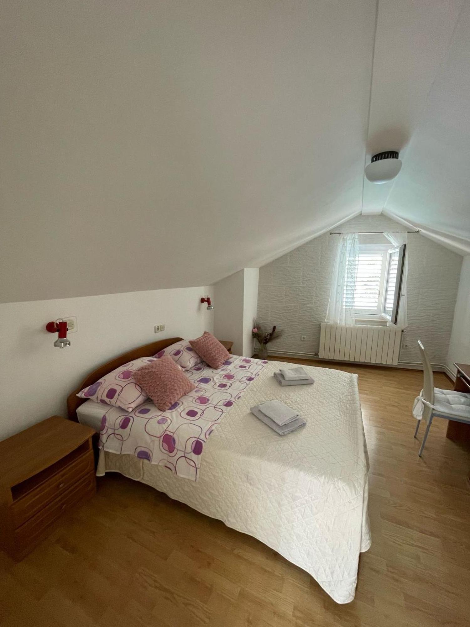 Apartments & Room Nina Korcula Town Bagian luar foto